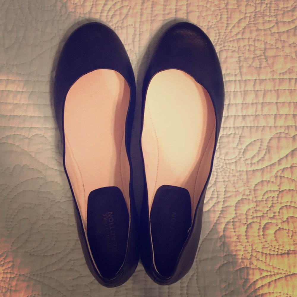 Kenneth Cole Black Flats